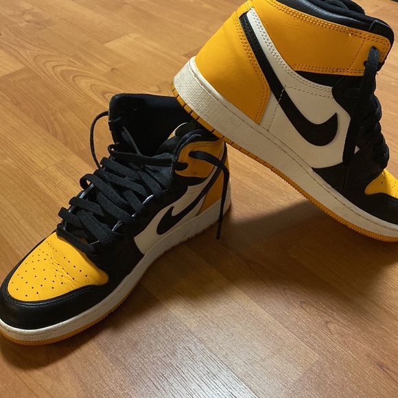 Nike Air Jordan 1 Retro - Picture 3 of 5
